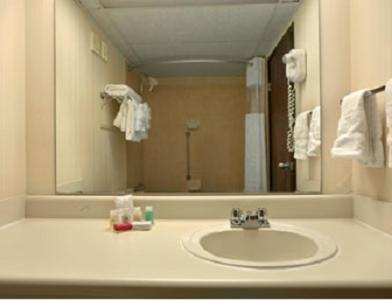 Plaza Hotel And Suites Pine Bluff Oda fotoğraf