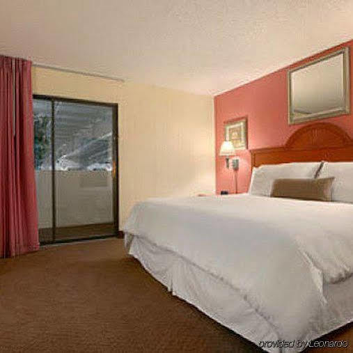 Plaza Hotel And Suites Pine Bluff Oda fotoğraf