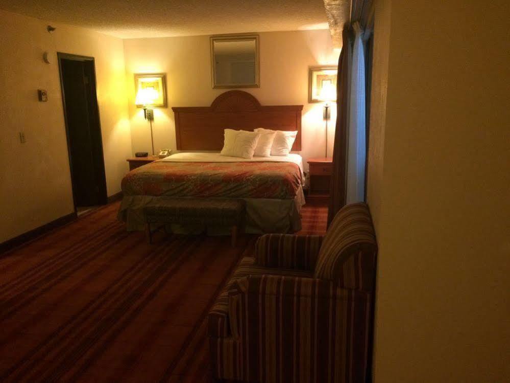 Plaza Hotel And Suites Pine Bluff Dış mekan fotoğraf